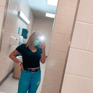 Meet your Posher, Avery